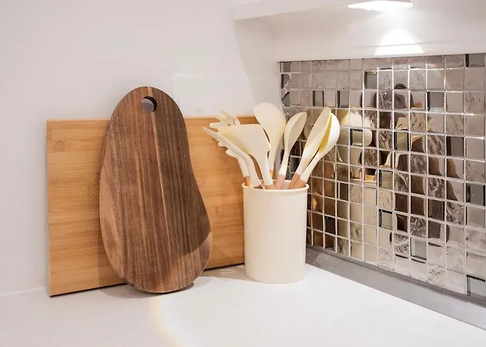 Design Micro-studio - 10 Minutes To Station Apartment